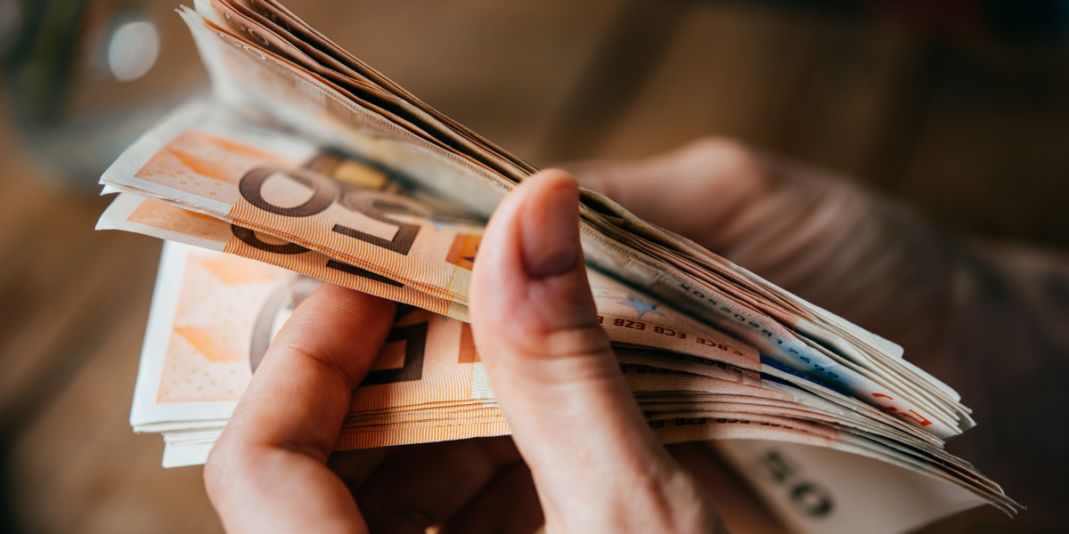 Glück ist teuer: Wie viel Geld Arbeitnehmer:innen gern hätten